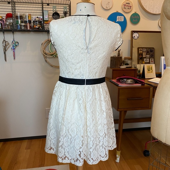 Adorable cream dress with mock Peter Pan collar - Picture 3 of 7